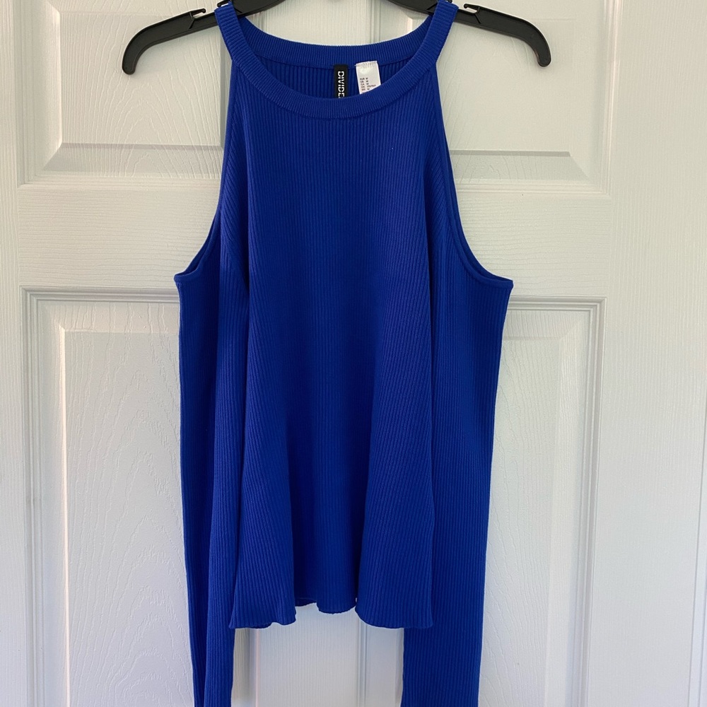 COLD SHOULDER TOP